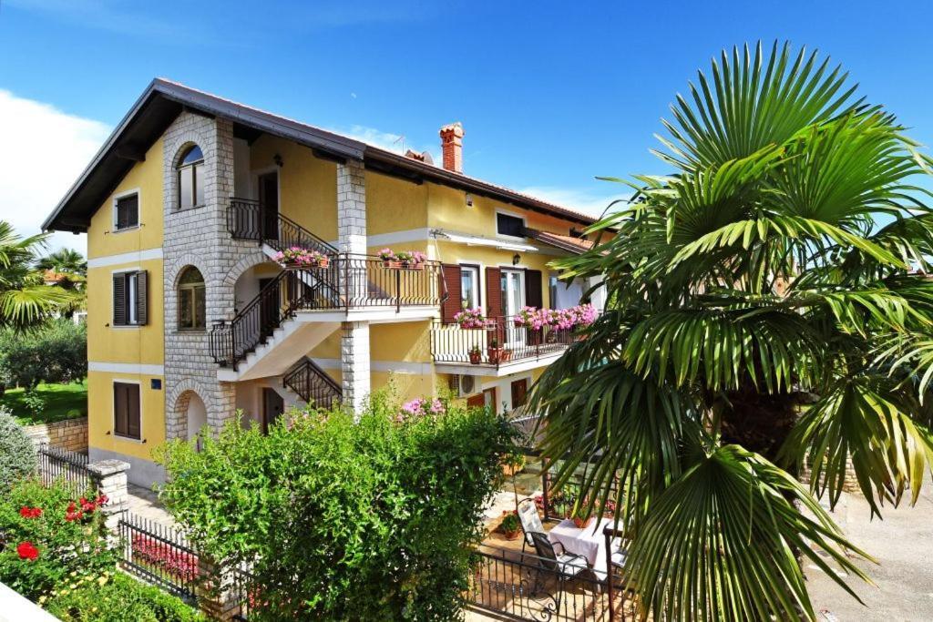 Apartments And Rooms Branka Novigrad  Bagian luar foto